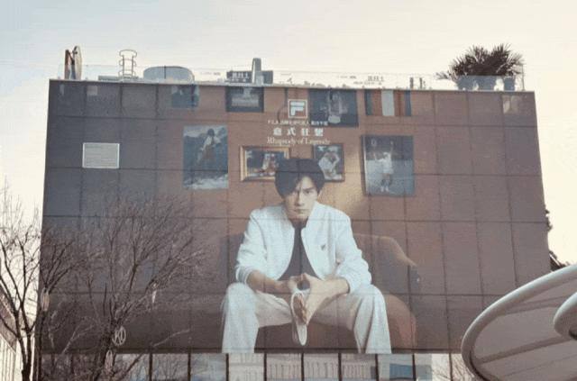 背后这家百年品牌又坐不住了球盟会最新易烊千玺同款卖爆(图2)
