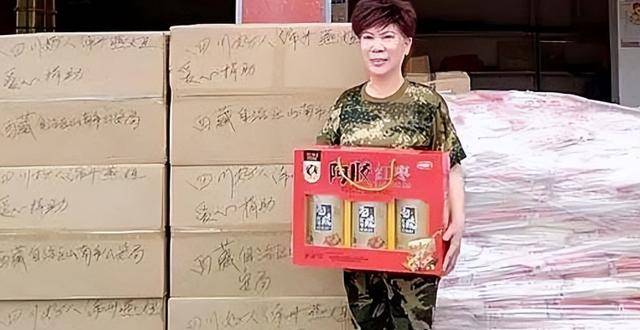 50斤、穿26厘米定制靴子丈夫第一个反对球盟会qmh网页版毛主席特型女演员：增重(图7)
