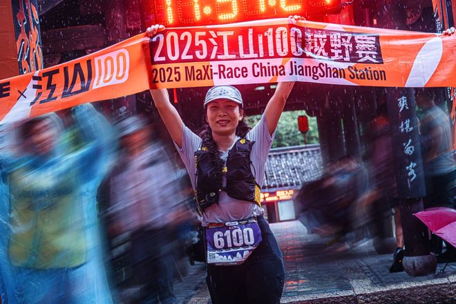 里森改写珠峰滑降历史 犀牛说18岁少年鳌太线天吉姆·莫(图4)