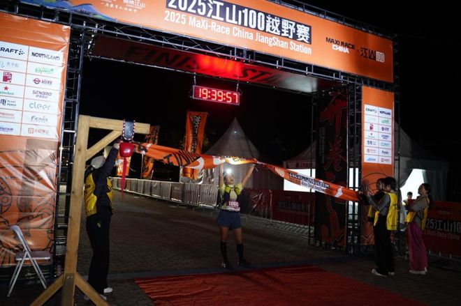 里森改写珠峰滑降历史 犀牛说18岁少年鳌太线天吉姆·莫(图13)