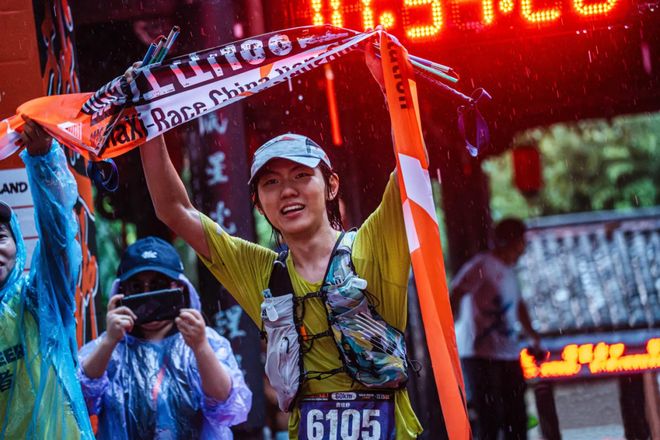 里森改写珠峰滑降历史 犀牛说18岁少年鳌太线天吉姆·莫(图23)